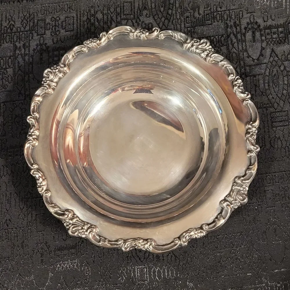 Vintage Lunt Silver Dish Plate Tray V-27 Round Catchall 6" Silverplate EUC - Picture 1 of 6